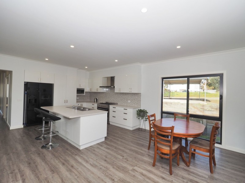 65 Moyston-Rocky Point Road, Moyston VIC 3377