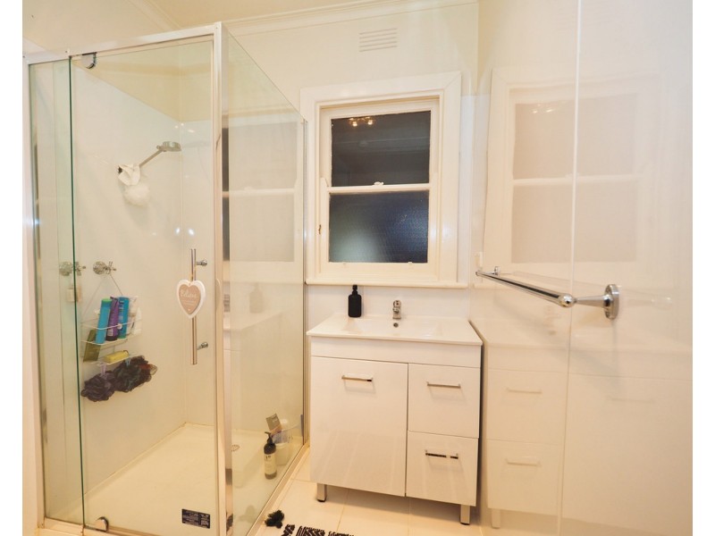 11 Queens Avenue, Ararat VIC 3377