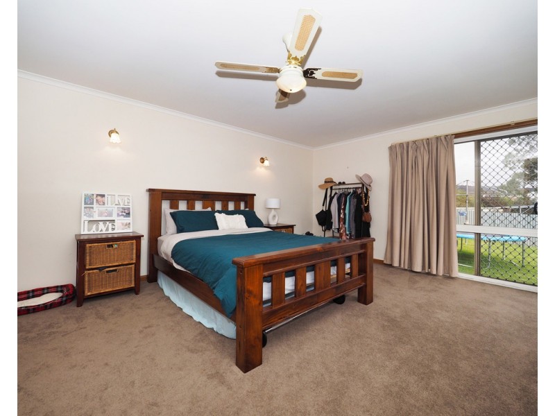 11 Queens Avenue, Ararat VIC 3377