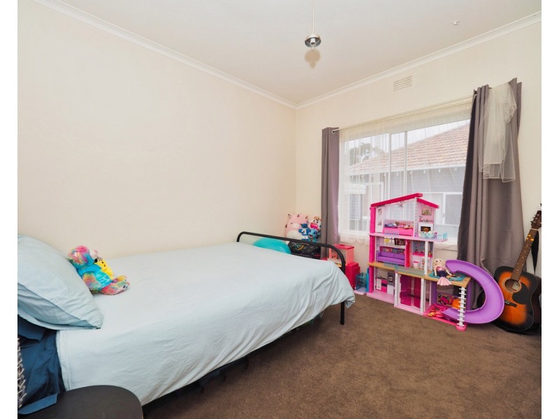 11 Queens Avenue, Ararat VIC 3377