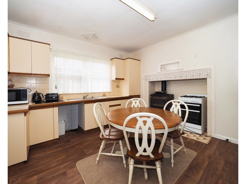 11 Queens Avenue, Ararat VIC 3377