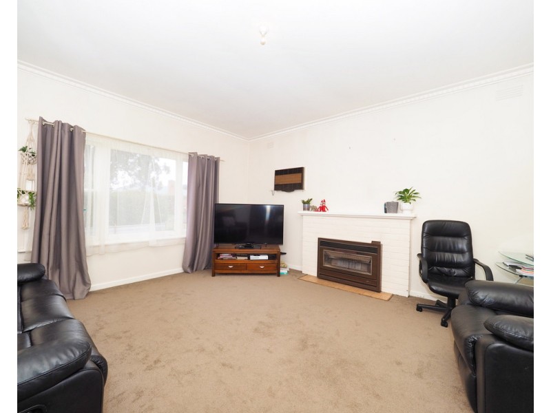 11 Queens Avenue, Ararat VIC 3377