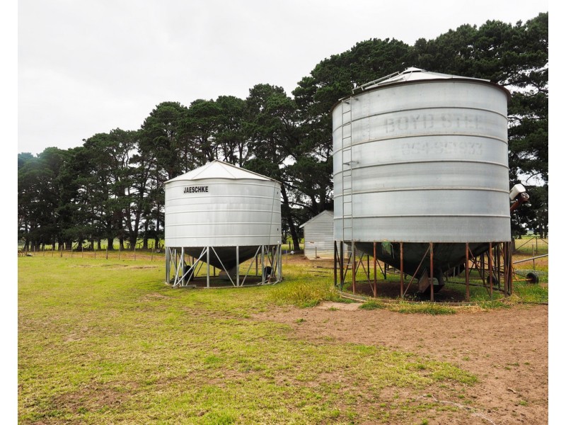 - Narrapumelap Road, Wickliffe VIC 3379