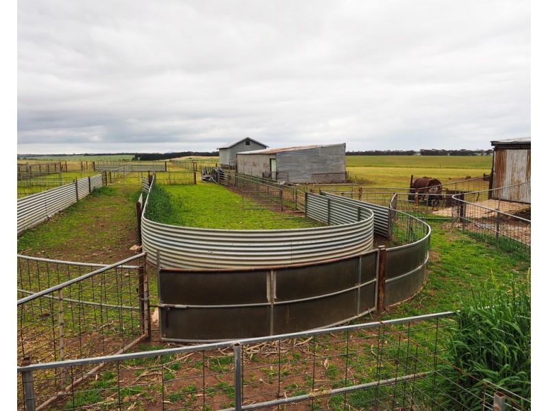 - Narrapumelap Road, Wickliffe VIC 3379