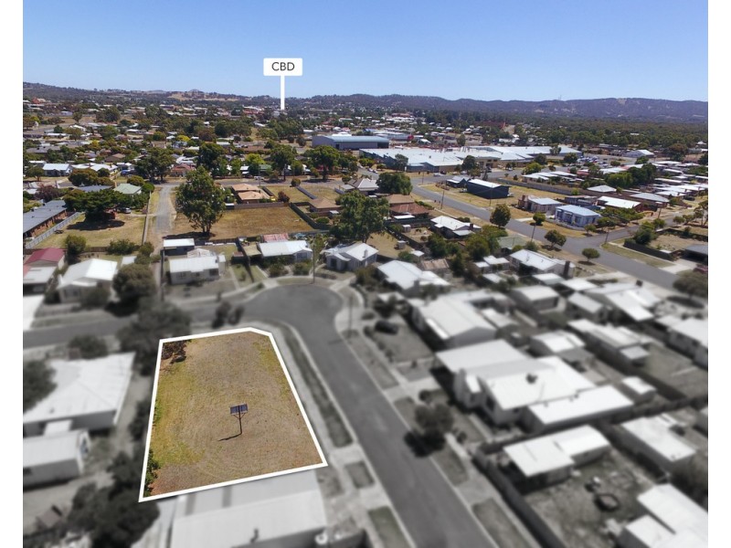 8 Steven Crescent, Ararat VIC 3377