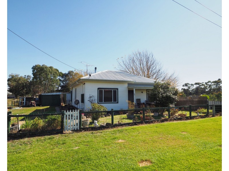 18 Hanson Street, Glenthompson VIC 3293