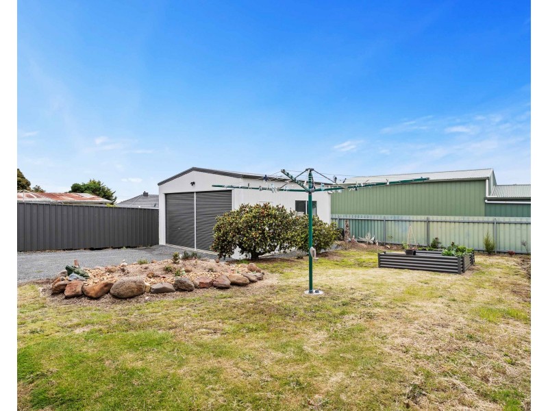 33 High Street West, Ararat VIC 3377