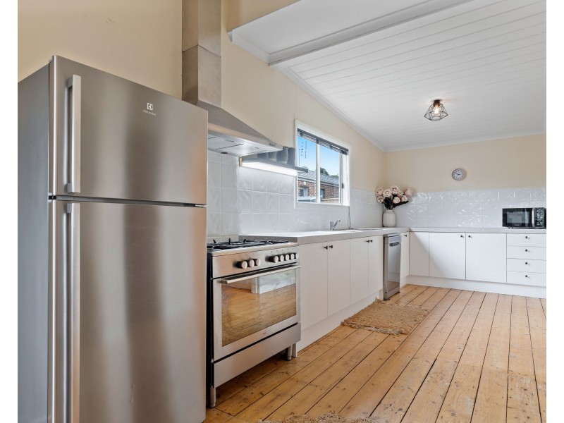 16 Barkly Street West, Ararat VIC 3377