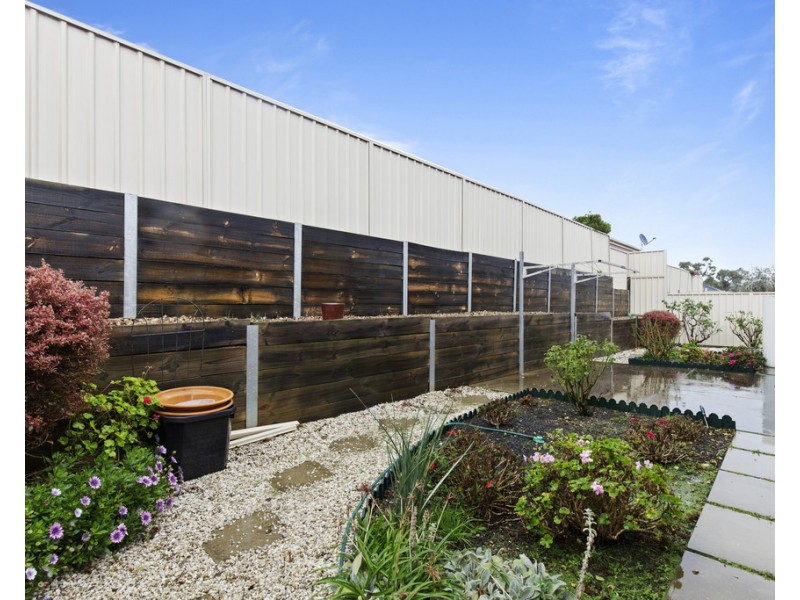 2/27 Basham Street, Ararat VIC 3377