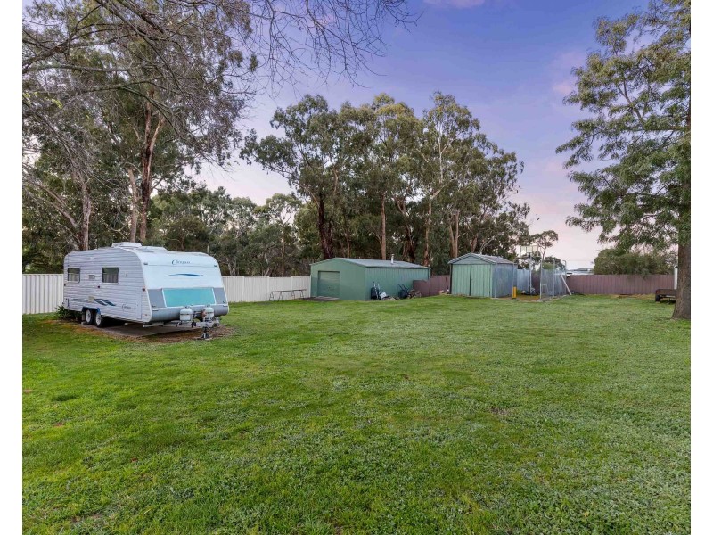 82 Banfield Street, Ararat VIC 3377