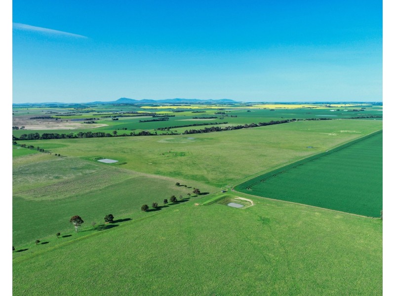 6640 Mortlake-Ararat Road, Rossbridge VIC 3377