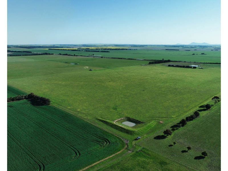 6640 Mortlake-Ararat Road, Rossbridge VIC 3377