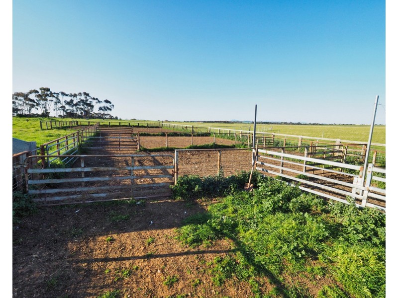 6640 Mortlake-Ararat Road, Rossbridge VIC 3377