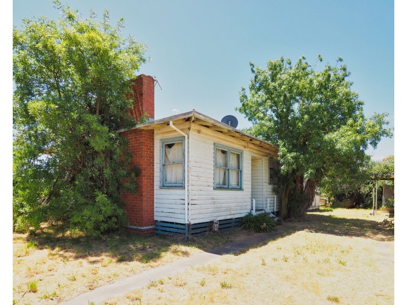 6 Steven Crescent, Ararat VIC 3377