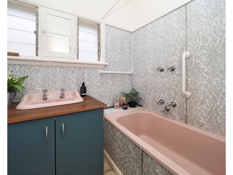 2074 Glenelg Highway, Lake Bolac VIC 3351