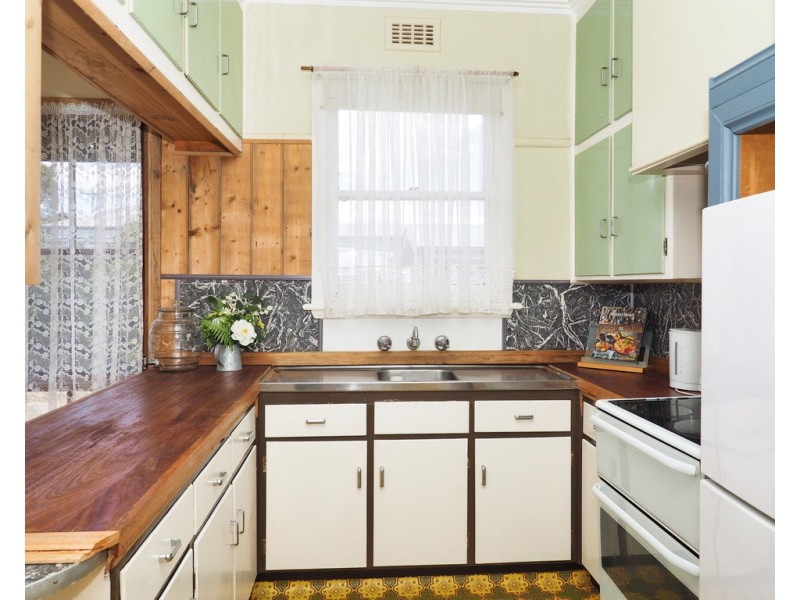 2074 Glenelg Highway, Lake Bolac VIC 3351