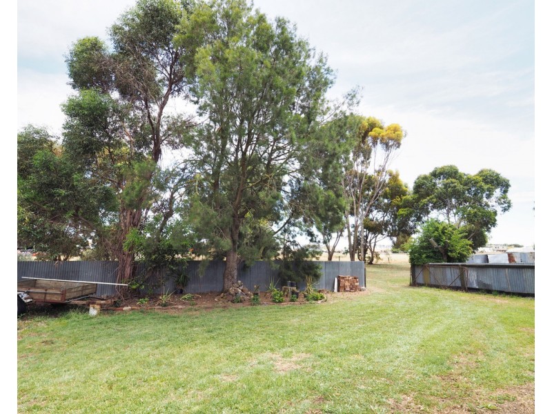 2074 Glenelg Highway, Lake Bolac VIC 3351