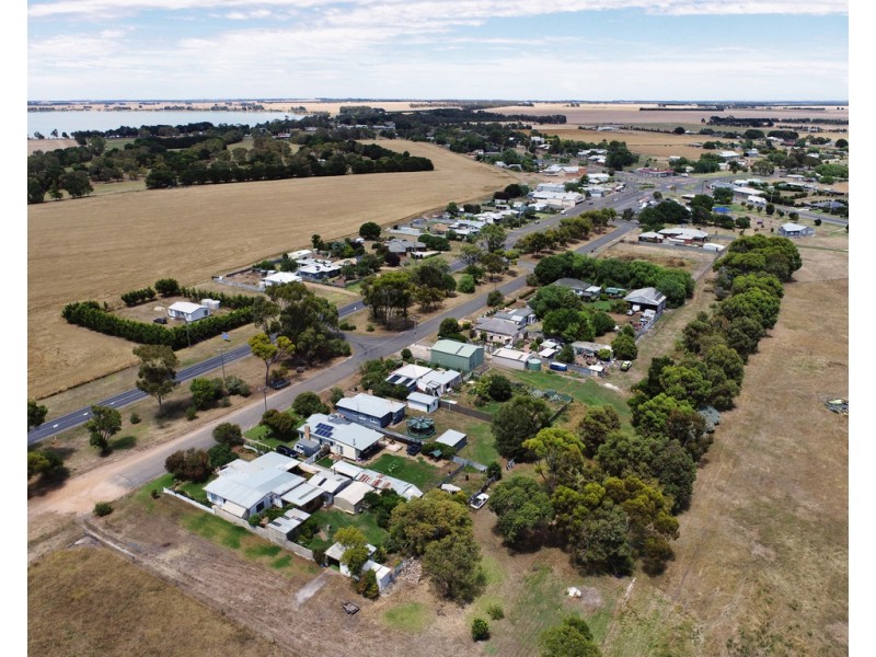 2074 Glenelg Highway, Lake Bolac VIC 3351