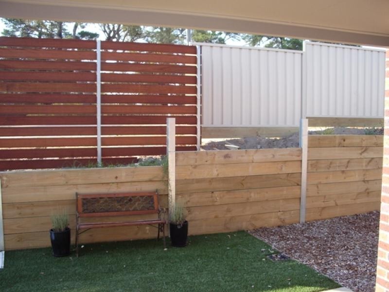 - Lowe Street, Ararat VIC 3377