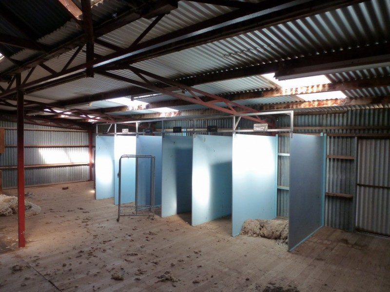 - Iron Pot Creek Road, Warrak VIC 3377