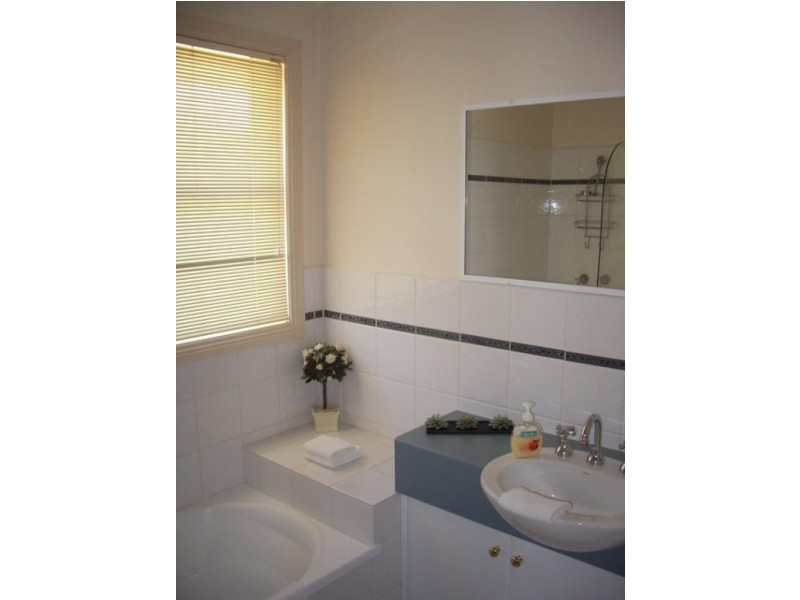 Unit 1/20-22 Hewitt St, Ararat VIC 3377