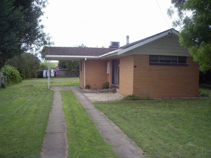 131 Montgomery Street, Lake Bolac VIC 3351