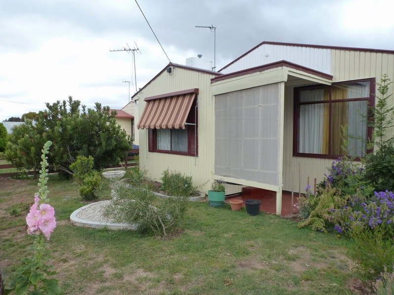 11 Stevens Crescent, Ararat VIC 3377