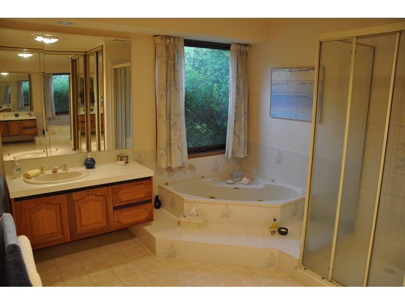 11 Golf Links Road, Ararat VIC 3377