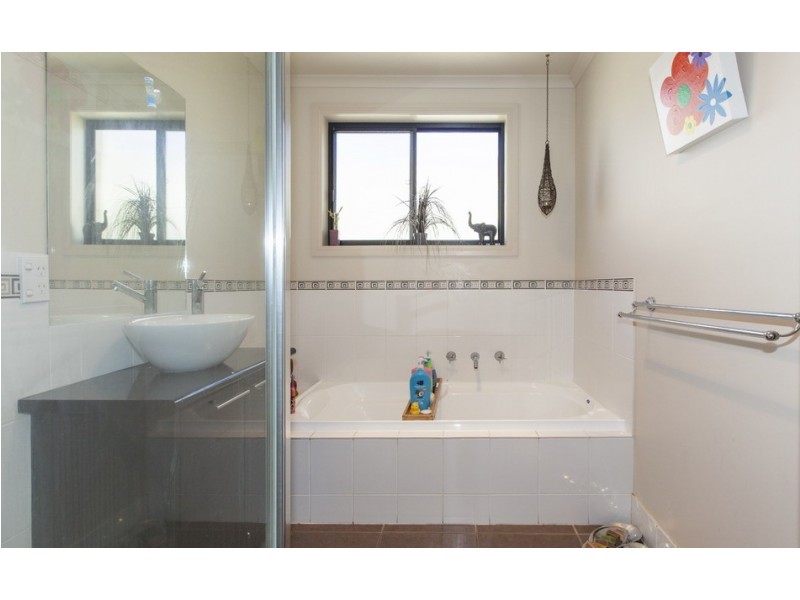 6 Kims Close, Ararat VIC 3377