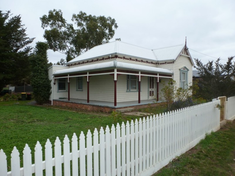 27 Dean Street, Ararat VIC 3377