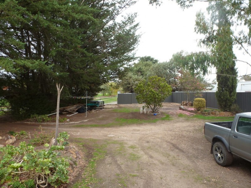 27 Dean Street, Ararat VIC 3377