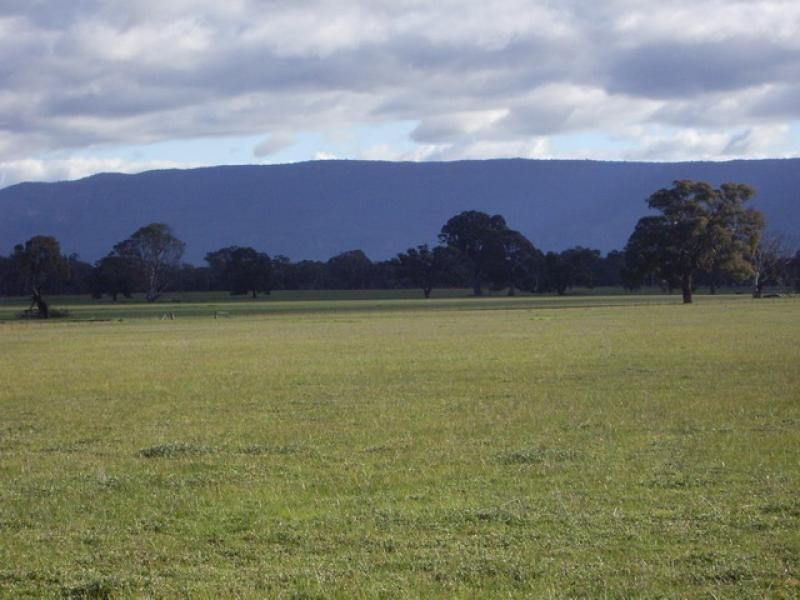 - Grampians Rd, Halls Gap VIC 3381