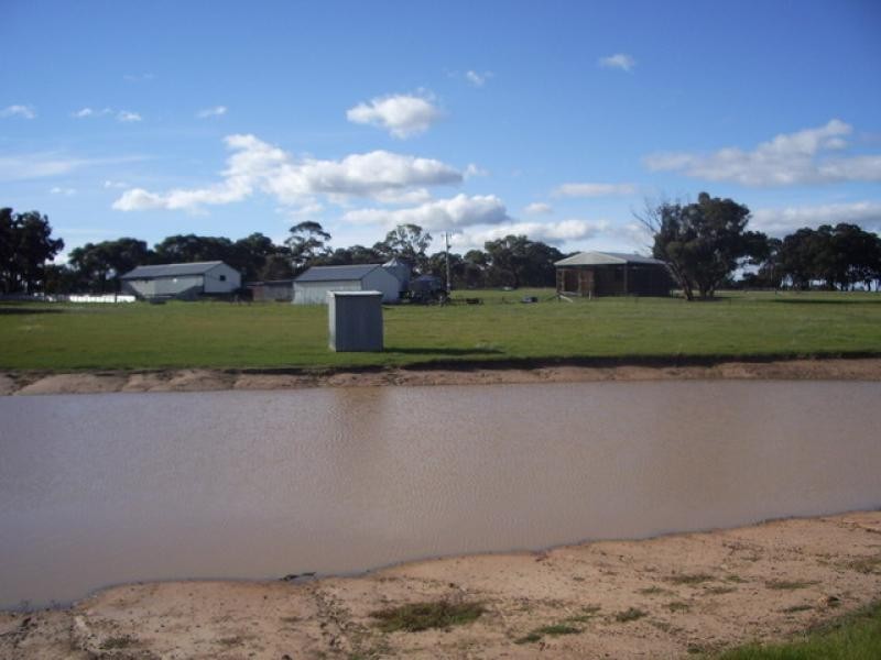 - Grampians Rd, Halls Gap VIC 3381