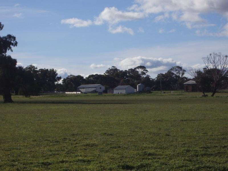 - Grampians Rd, Halls Gap VIC 3381