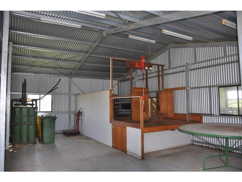 - Saw Pit Flat Road, Ararat VIC 3377