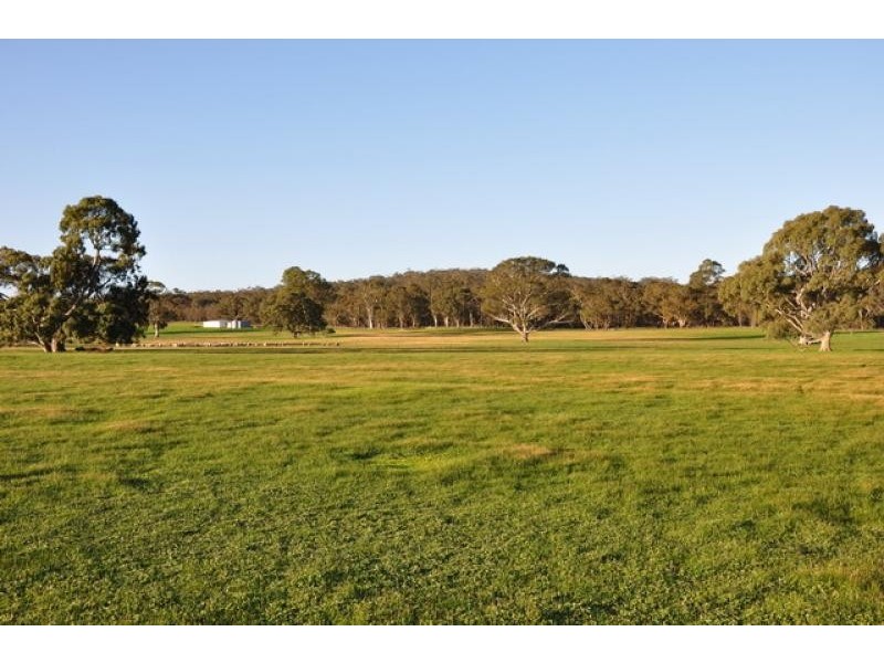 - Saw Pit Flat Road, Ararat VIC 3377