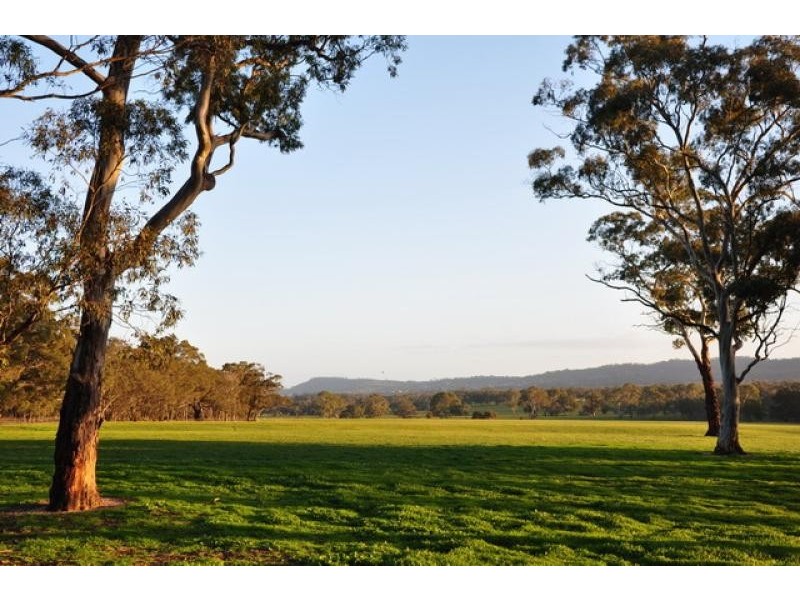 - Saw Pit Flat Road, Ararat VIC 3377