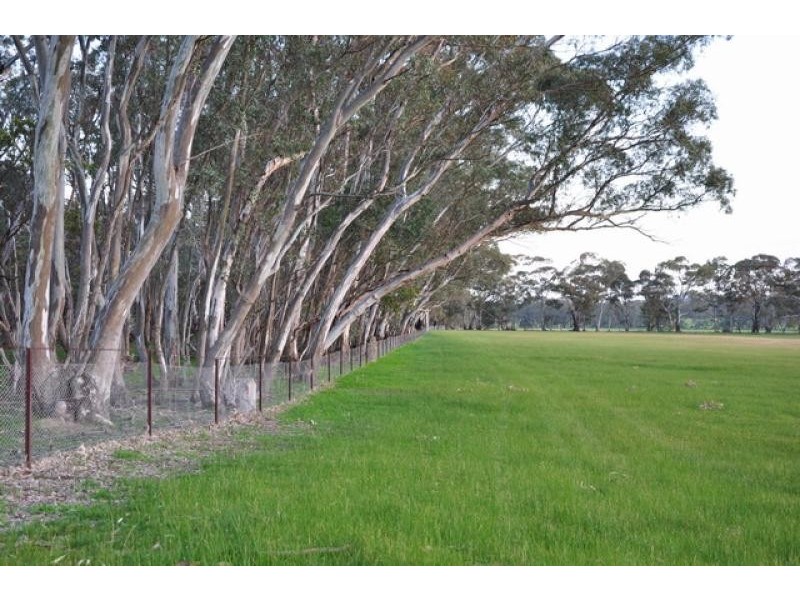 - Saw Pit Flat Road, Ararat VIC 3377