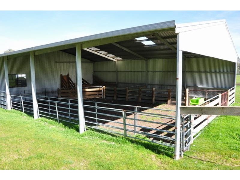 - Saw Pit Flat Road, Ararat VIC 3377