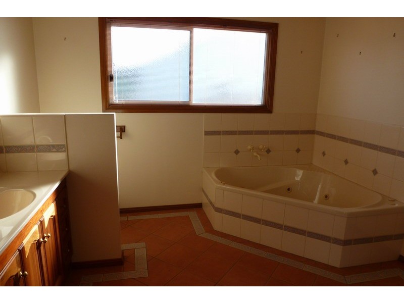 17 Elizabeth Street, Ararat VIC 3377