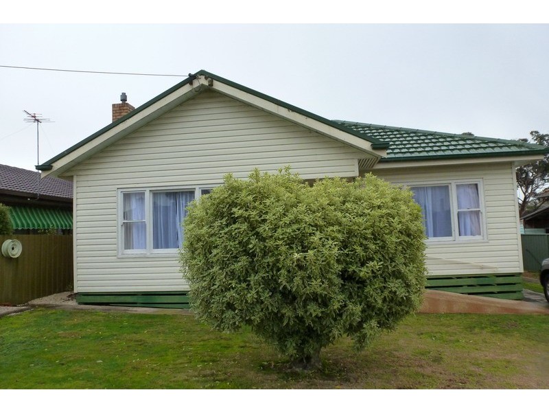 11 Queens Avenue, Ararat VIC 3377