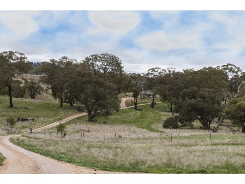 124 Petticoat Gully Road, Armstrong VIC 3377