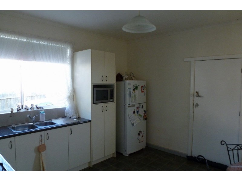 6 Churchill Avenue, Ararat VIC 3377