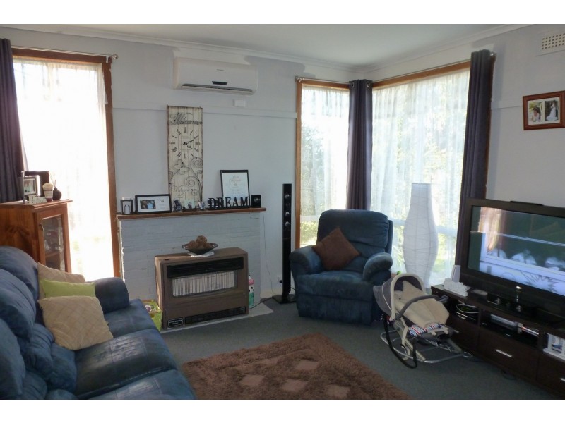 6 Churchill Avenue, Ararat VIC 3377