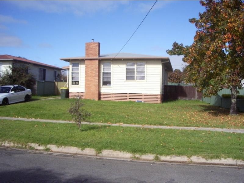 4 Churchill Av, Ararat VIC 3377