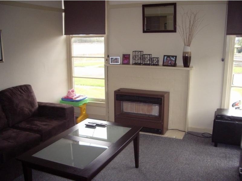 4 Churchill Av, Ararat VIC 3377