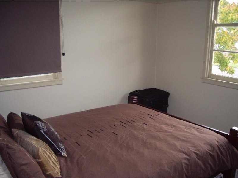 4 Churchill Av, Ararat VIC 3377