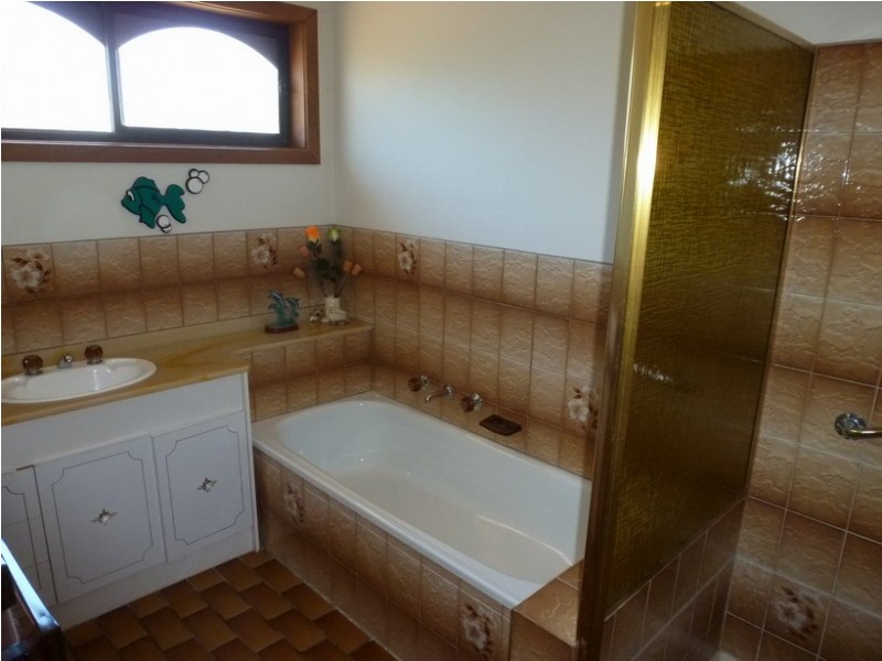 64 Tatyoon Road, Ararat VIC 3377