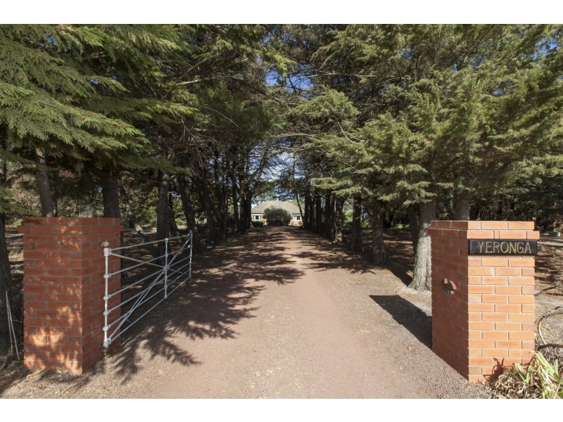 900 Helendoite Road, Tatyoon VIC 3378