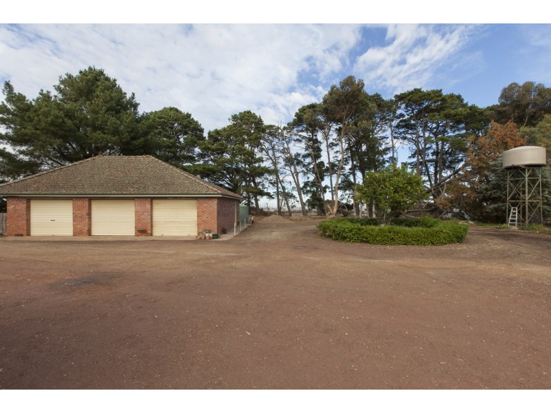 900 Helendoite Road, Tatyoon VIC 3378